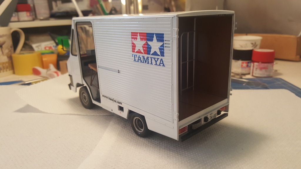Another) Toyota Hiace Quick Delivery 1:24 - International